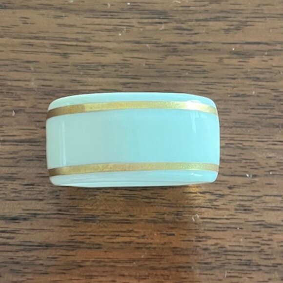 Set of (8) Gorham Vintage Ivory Porcelain and Gold Napkin Rings with Box - Picture 5 of 6